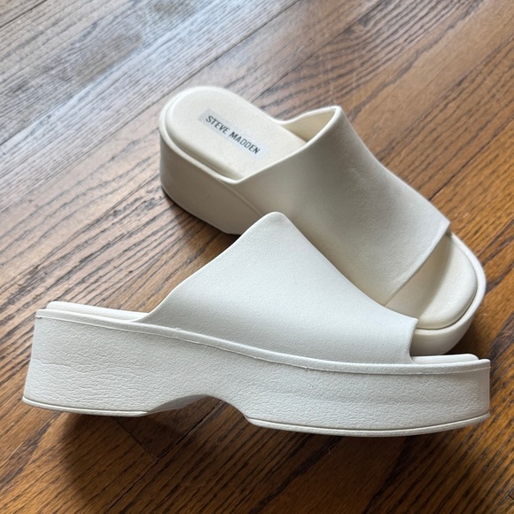 Steve Madden Slinky off white foam platform sandal. Size 8. - Picture 1 of 6